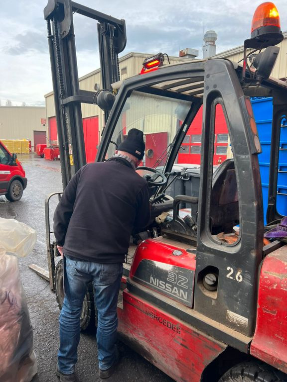 Nissan 32 Diesel 13100 Stunden - Gabelstapler: das Bild 4 Nissan 32 Diesel 13100 Stunden - Gabelstapler: das Bild 4