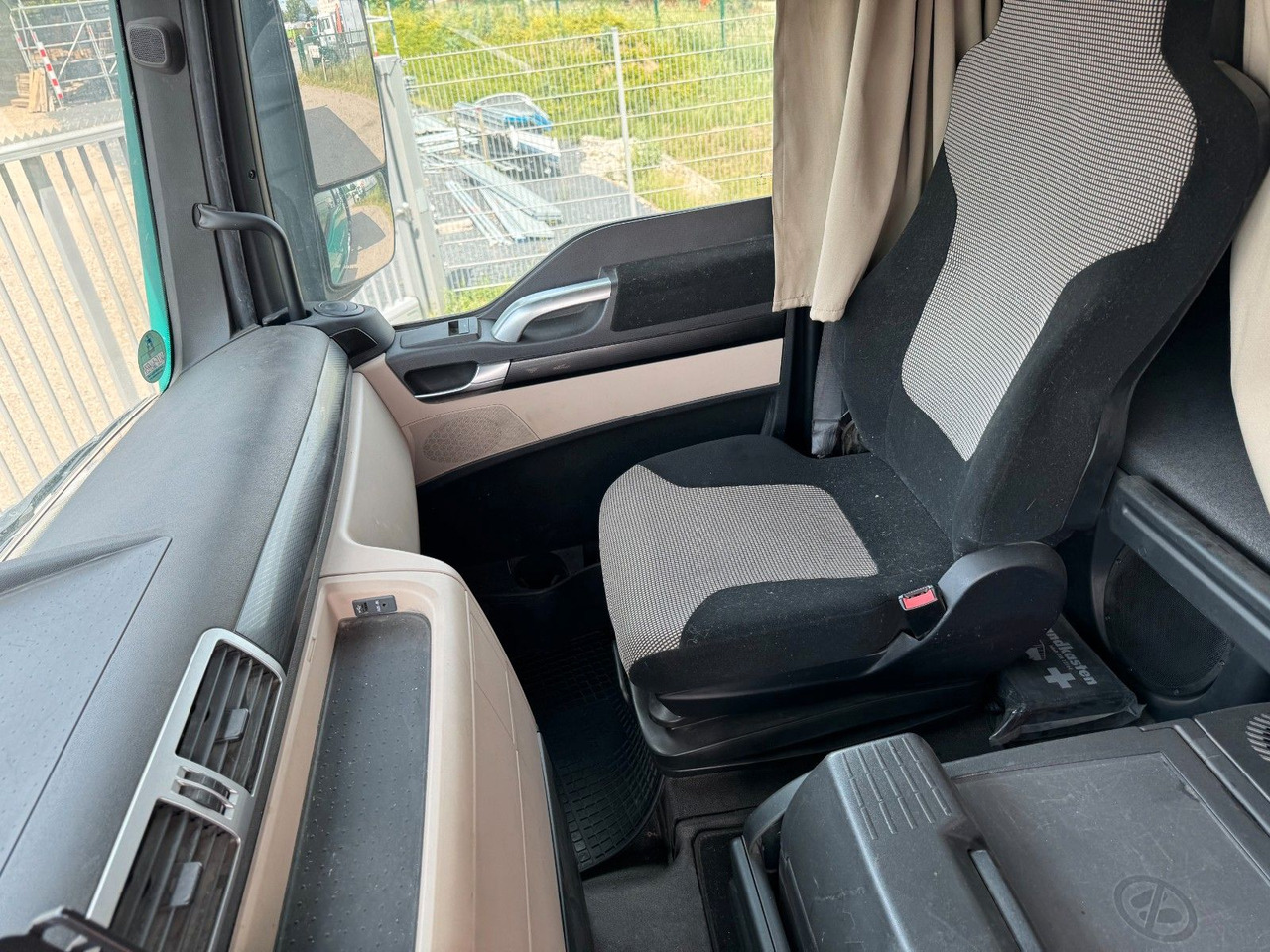 MAN 18.460 4X2 & Langendorf Stahl / Aluminium 24 kub - Sattelzugmaschine: das Bild 5 MAN 18.460 4X2 & Langendorf Stahl / Aluminium 24 kub - Sattelzugmaschine: das Bild 5