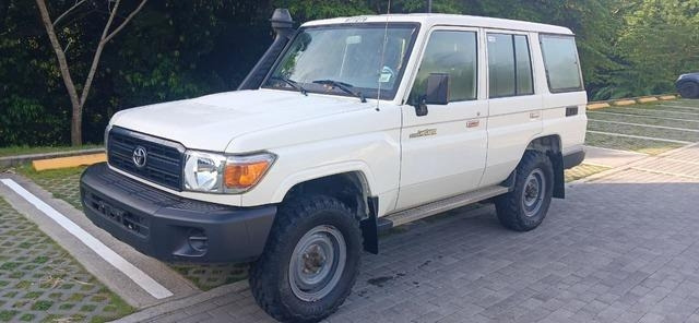 Toyota Land Cruiser 76 - PKW: das Bild 1 Toyota Land Cruiser 76 - PKW: das Bild 1