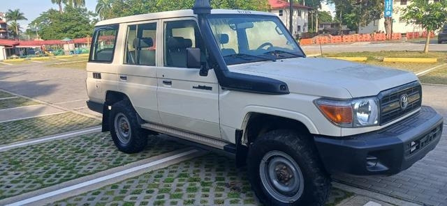 Toyota Land Cruiser 76 - PKW: das Bild 4 Toyota Land Cruiser 76 - PKW: das Bild 4
