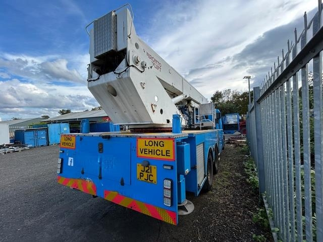 Scania P113ML - LKW mit Arbeitsbühne: das Bild 3 Scania P113ML - LKW mit Arbeitsbühne: das Bild 3