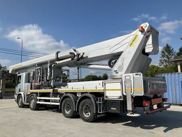 Scania P410LB - LKW mit Arbeitsbühne: das Bild 2 Scania P410LB - LKW mit Arbeitsbühne: das Bild 2