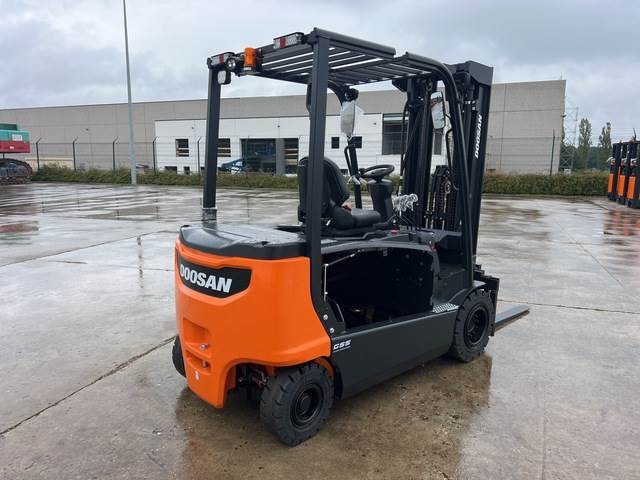 Doosan B35X-7 PLUS - Elektrostapler: das Bild 3 Doosan B35X-7 PLUS - Elektrostapler: das Bild 3