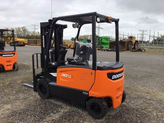 Doosan B30X-7 PLUS - Elektrostapler: das Bild 2 Doosan B30X-7 PLUS - Elektrostapler: das Bild 2