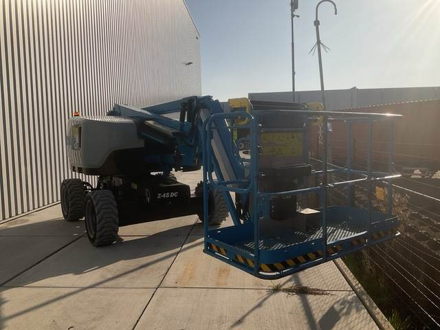 Genie Z45 FE/DC - Gelenkarmbühne: das Bild 3 Genie Z45 FE/DC - Gelenkarmbühne: das Bild 3
