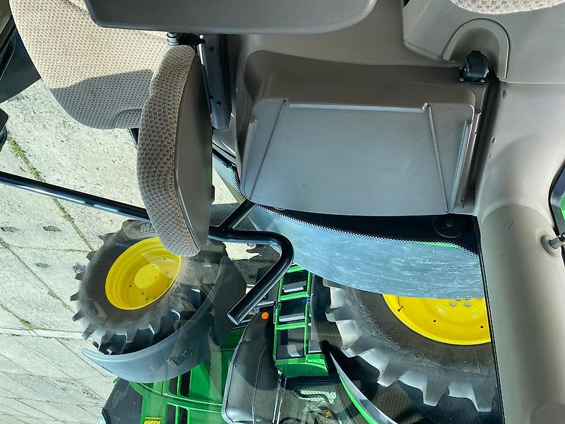 Traktor John Deere 6215R AutoPowr: das Bild 12 Traktor John Deere 6215R AutoPowr: das Bild 12
