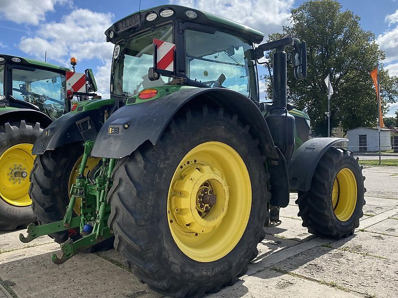 Traktor John Deere 6215R AutoPowr: das Bild 6 Traktor John Deere 6215R AutoPowr: das Bild 6