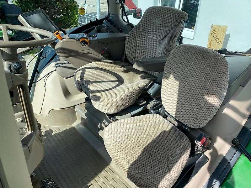 Traktor John Deere 6215R AutoPowr: das Bild 13 Traktor John Deere 6215R AutoPowr: das Bild 13