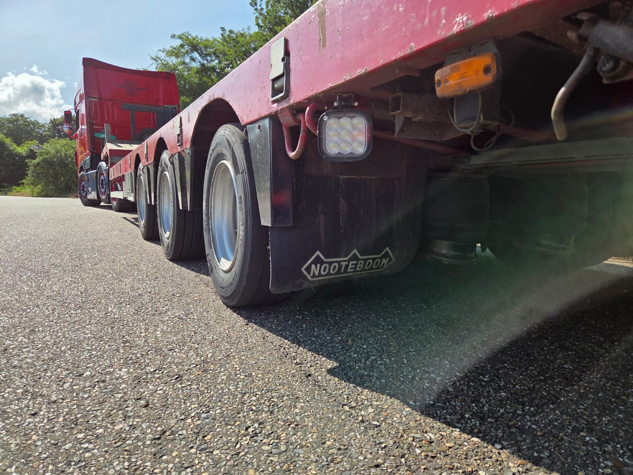 DAF XF 460 FTG 6x2 Super Spacecab + Nooteboom semi-dieplader - Fahrgestell LKW: das Bild 5 DAF XF 460 FTG 6x2 Super Spacecab + Nooteboom semi-dieplader - Fahrgestell LKW: das Bild 5