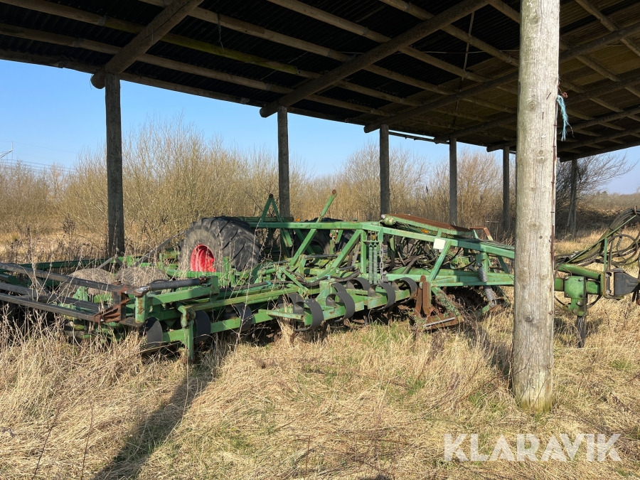 Kombiharve Dalbo 8 meter - Technik für Bodenbearbeitung: das Bild 1 Kombiharve Dalbo 8 meter - Technik für Bodenbearbeitung: das Bild 1