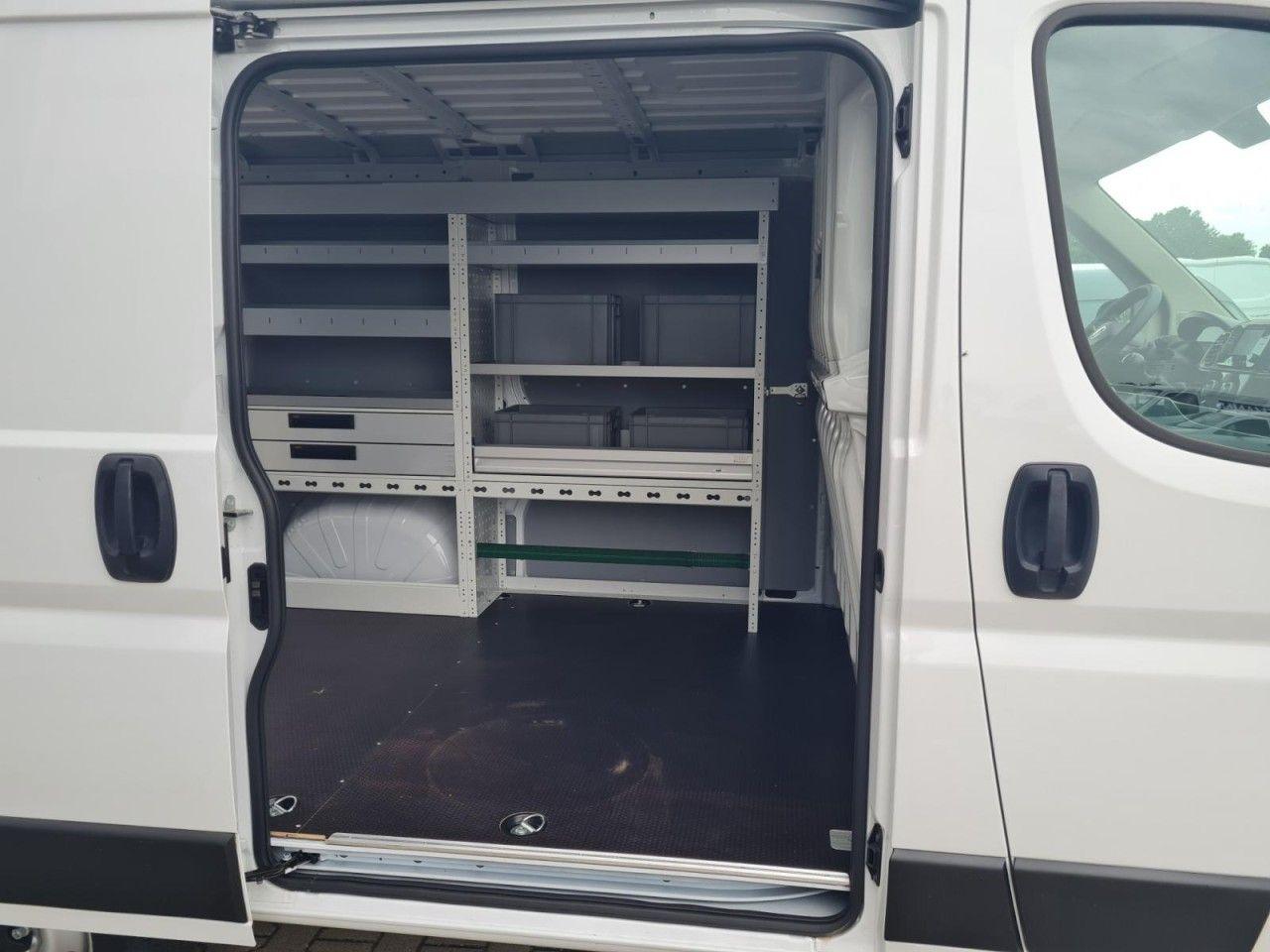 Fiat Ducato 30 Kasten L1H1 KLIMA PDC REGALE TEMPOMAT - Kleintransporter: das Bild 5 Fiat Ducato 30 Kasten L1H1 KLIMA PDC REGALE TEMPOMAT - Kleintransporter: das Bild 5