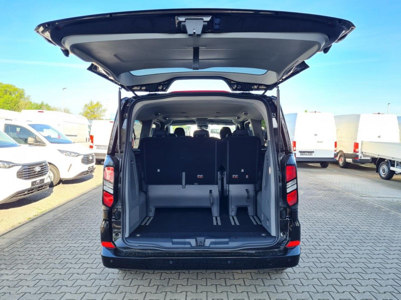 Personentransporter Ford Tourneo Custom 320 AG L2 Titanium 8 Sitze LEDER: das Bild 24
