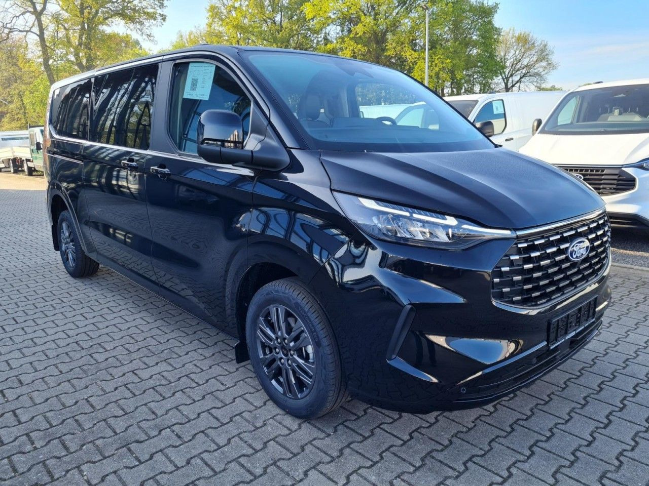 Ford Tourneo Custom 320 AG L2 Titanium 8 Sitze LEDER - Personentransporter: das Bild 3 Ford Tourneo Custom 320 AG L2 Titanium 8 Sitze LEDER - Personentransporter: das Bild 3