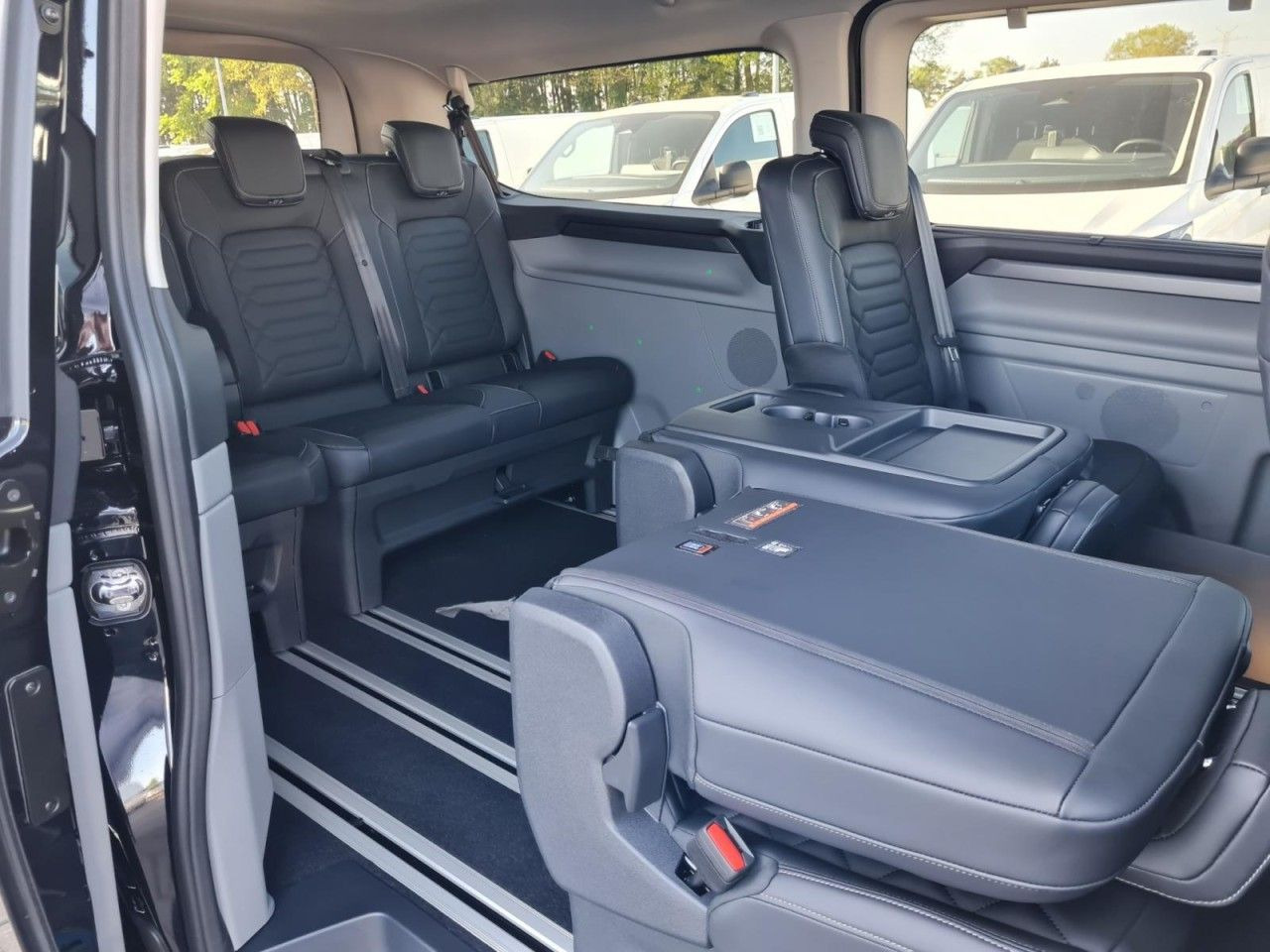 Personentransporter Ford Tourneo Custom 320 AG L2 Titanium 8 Sitze LEDER: das Bild 20