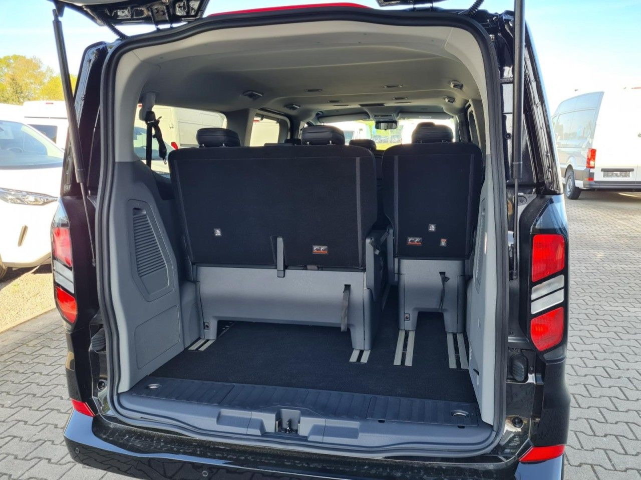 Personentransporter Ford Tourneo Custom 320 AG L2 Titanium 8 Sitze LEDER: das Bild 26