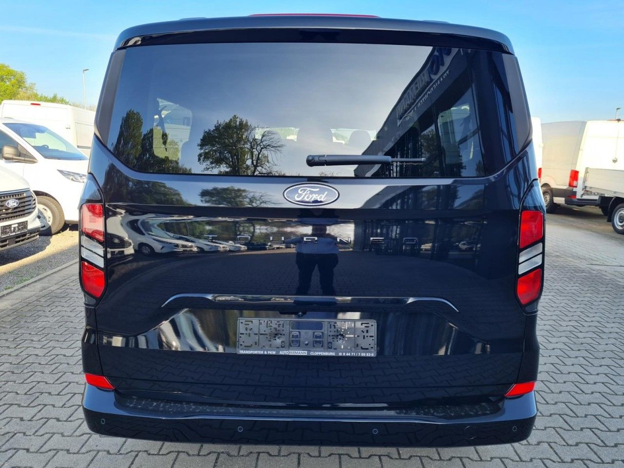 Personentransporter Ford Tourneo Custom 320 AG L2 Titanium 8 Sitze LEDER: das Bild 23