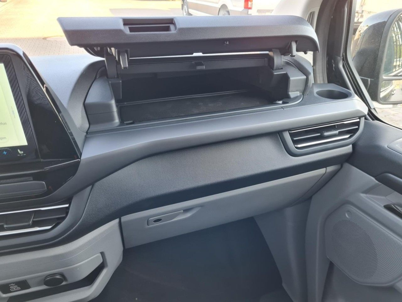 Personentransporter Ford Tourneo Custom 320 AG L2 Titanium 8 Sitze LEDER: das Bild 27