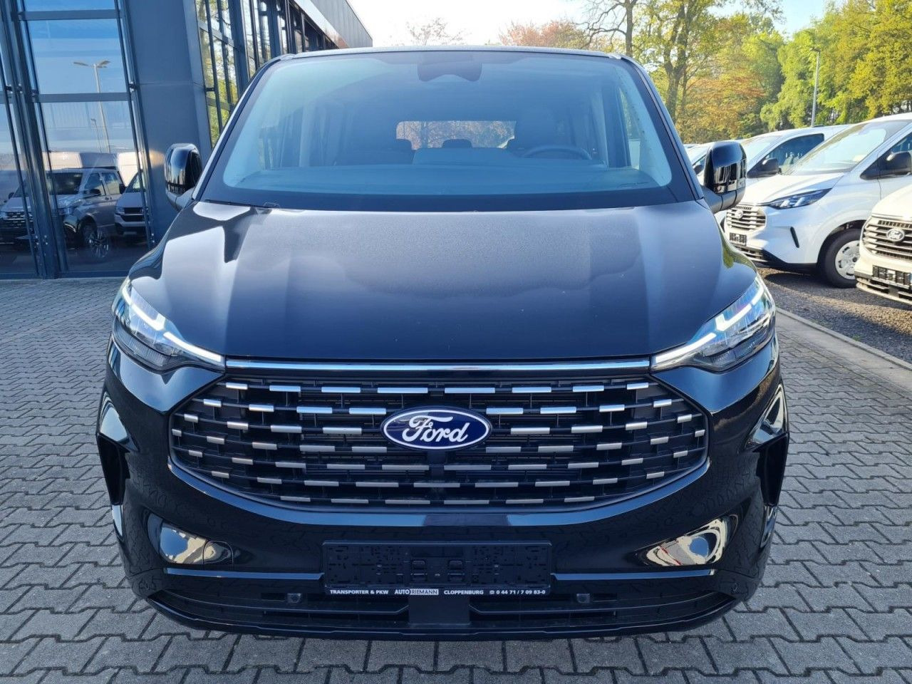 Ford Tourneo Custom 320 AG L2 Titanium 8 Sitze LEDER - Personentransporter: das Bild 2 Ford Tourneo Custom 320 AG L2 Titanium 8 Sitze LEDER - Personentransporter: das Bild 2