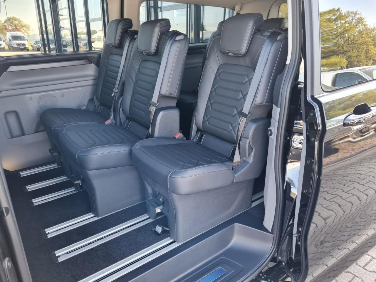 Personentransporter Ford Tourneo Custom 320 AG L2 Titanium 8 Sitze LEDER: das Bild 18
