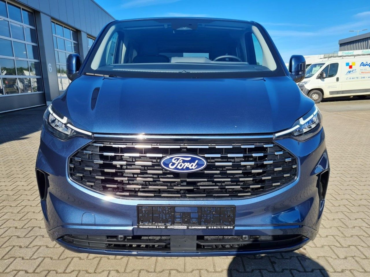 Ford Tourneo Custom 320 Titanium L1 AG 8-Sitze LED KA - Personentransporter: das Bild 3 Ford Tourneo Custom 320 Titanium L1 AG 8-Sitze LED KA - Personentransporter: das Bild 3