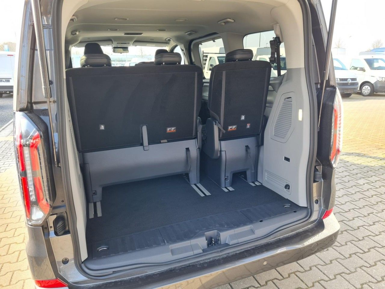 Personentransporter Ford Tourneo Custom 320 Titanium X L1 AHK LED LMF NAV: das Bild 25