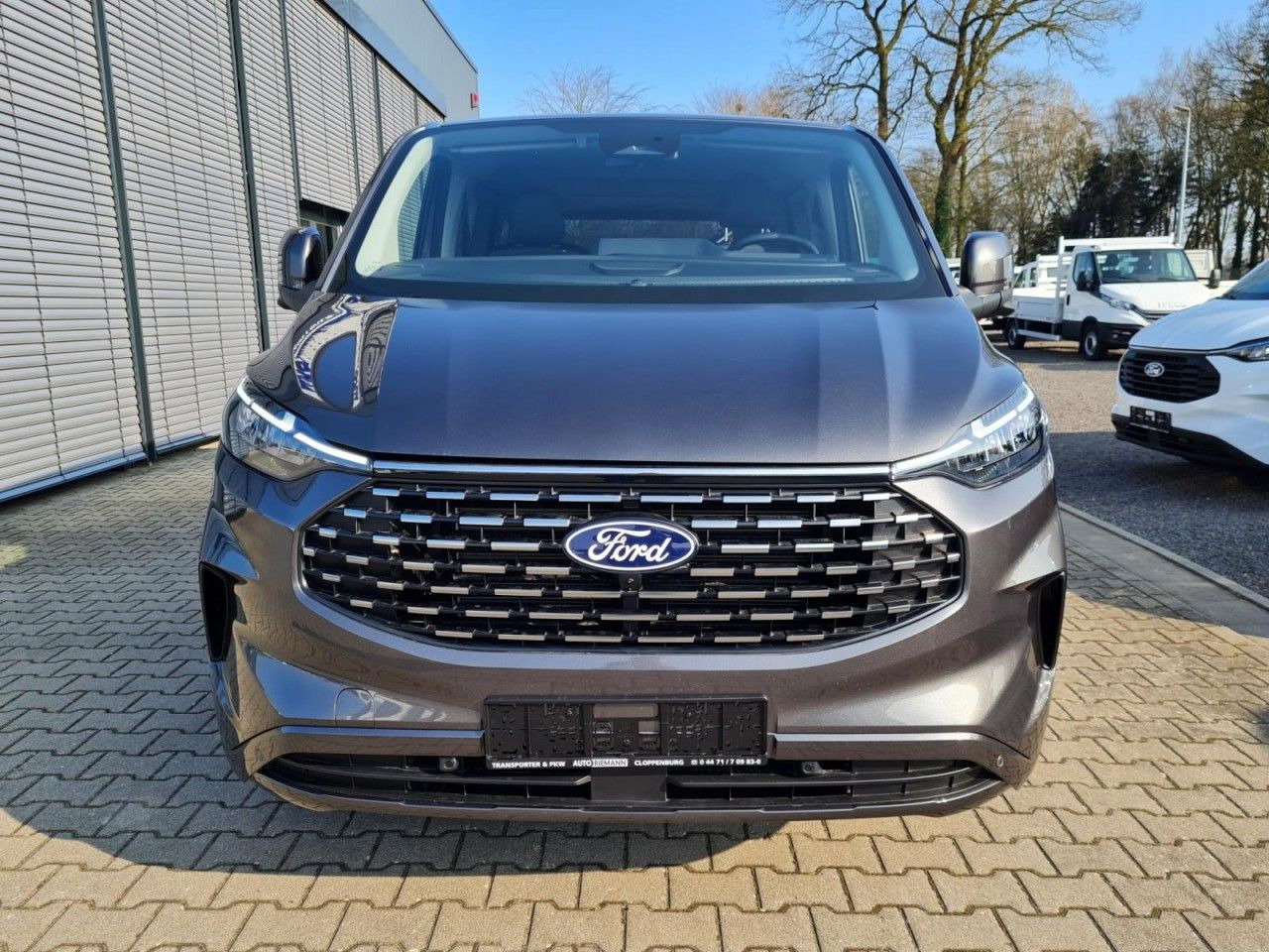Ford Tourneo Custom 320 Titanium X L1 AHK LED LMF NAV - Personentransporter: das Bild 2 Ford Tourneo Custom 320 Titanium X L1 AHK LED LMF NAV - Personentransporter: das Bild 2