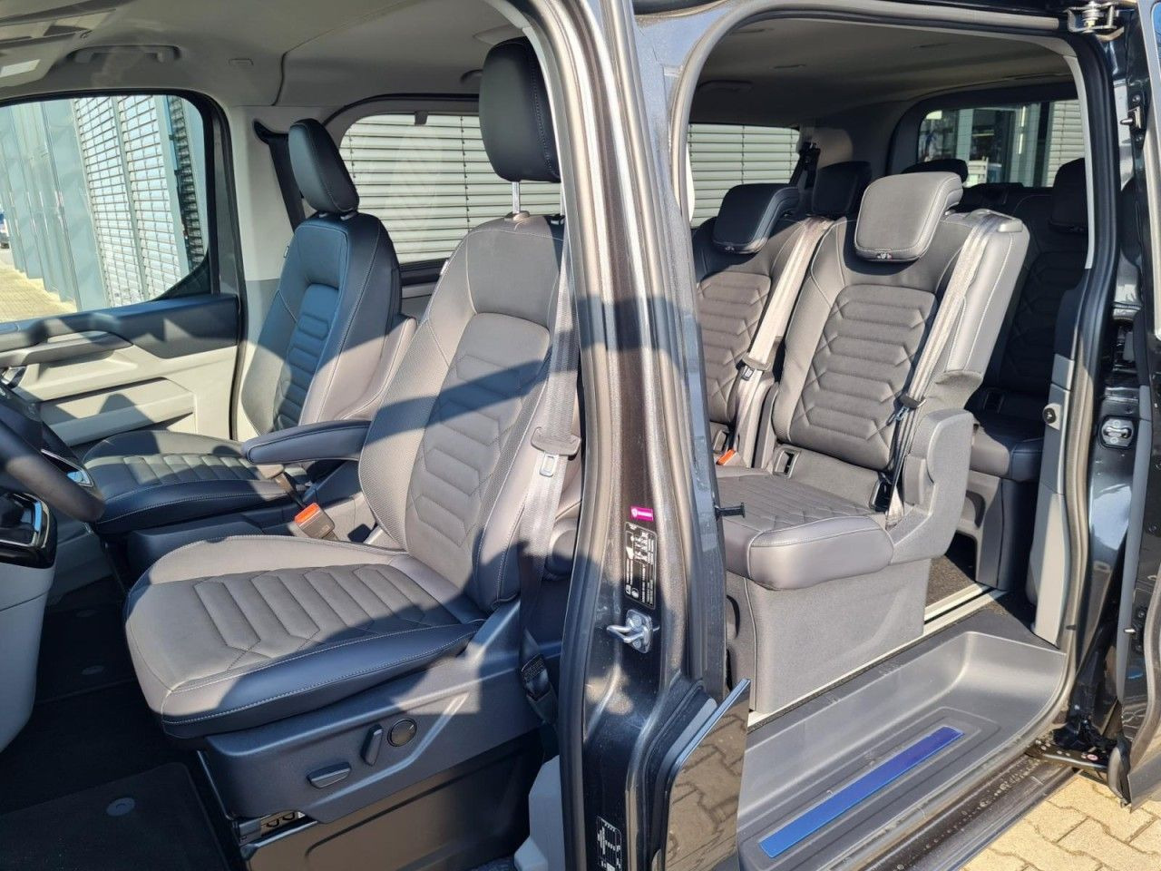 Personentransporter Ford Tourneo Custom 320 Titanium X L1 AHK LED LMF NAV: das Bild 21