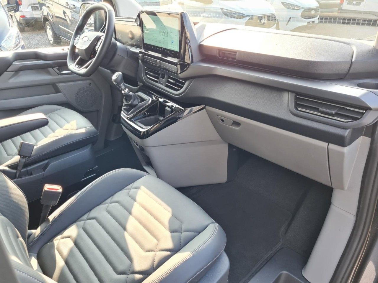 Personentransporter Ford Tourneo Custom 320 Titanium X L1 AHK LED LMF NAV: das Bild 11