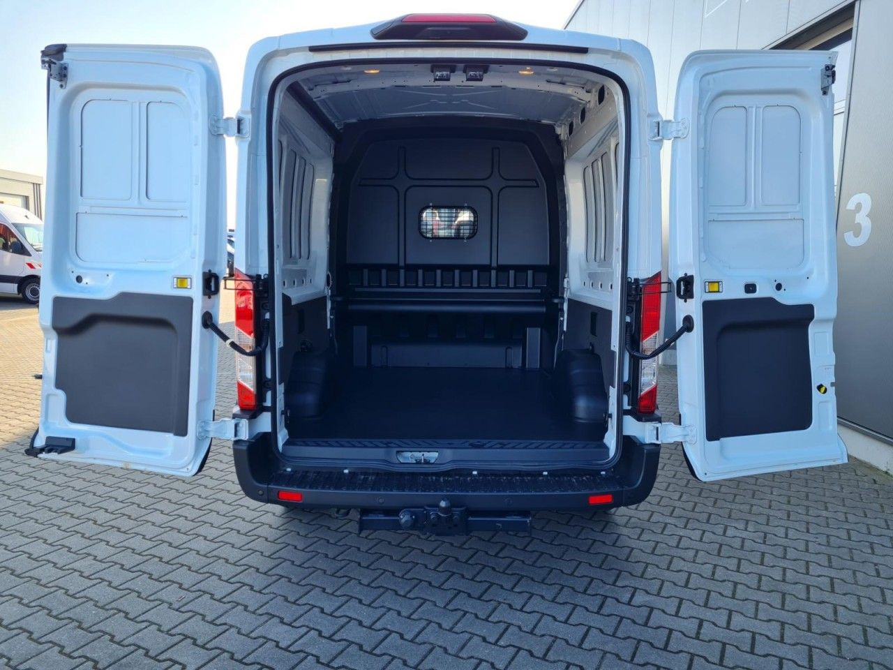 Ford Transit 35 Kasten Doka TDCi Mixto Trend AHK KAME - Kastenwagen, Transporter mit Doppelkabine: das Bild 5 Ford Transit 35 Kasten Doka TDCi Mixto Trend AHK KAME - Kastenwagen, Transporter mit Doppelkabine: das Bild 5