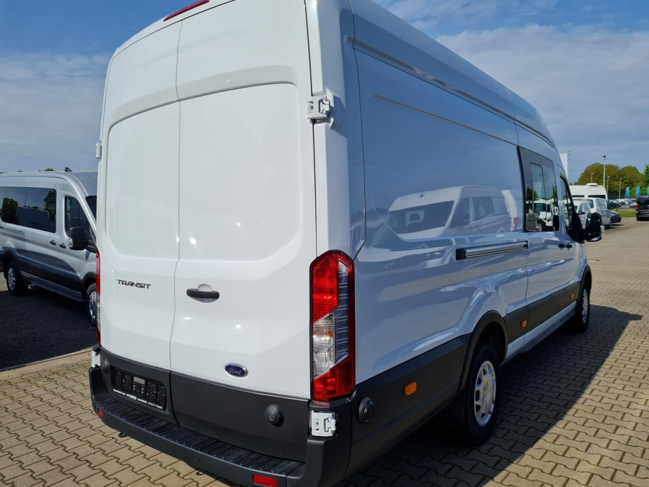 Ford Transit 350 Kasten L4H3 Doka Trend Mixto RWD - Kastenwagen, Transporter mit Doppelkabine: das Bild 4 Ford Transit 350 Kasten L4H3 Doka Trend Mixto RWD - Kastenwagen, Transporter mit Doppelkabine: das Bild 4