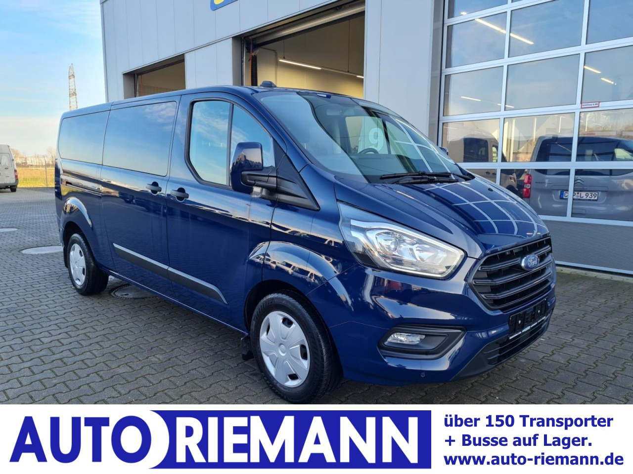 Ford Transit Custom Kombi 320 L2 Trend 9 Sitze PDC - Kleinbus, Personentransporter: das Bild 1 Ford Transit Custom Kombi 320 L2 Trend 9 Sitze PDC - Kleinbus, Personentransporter: das Bild 1