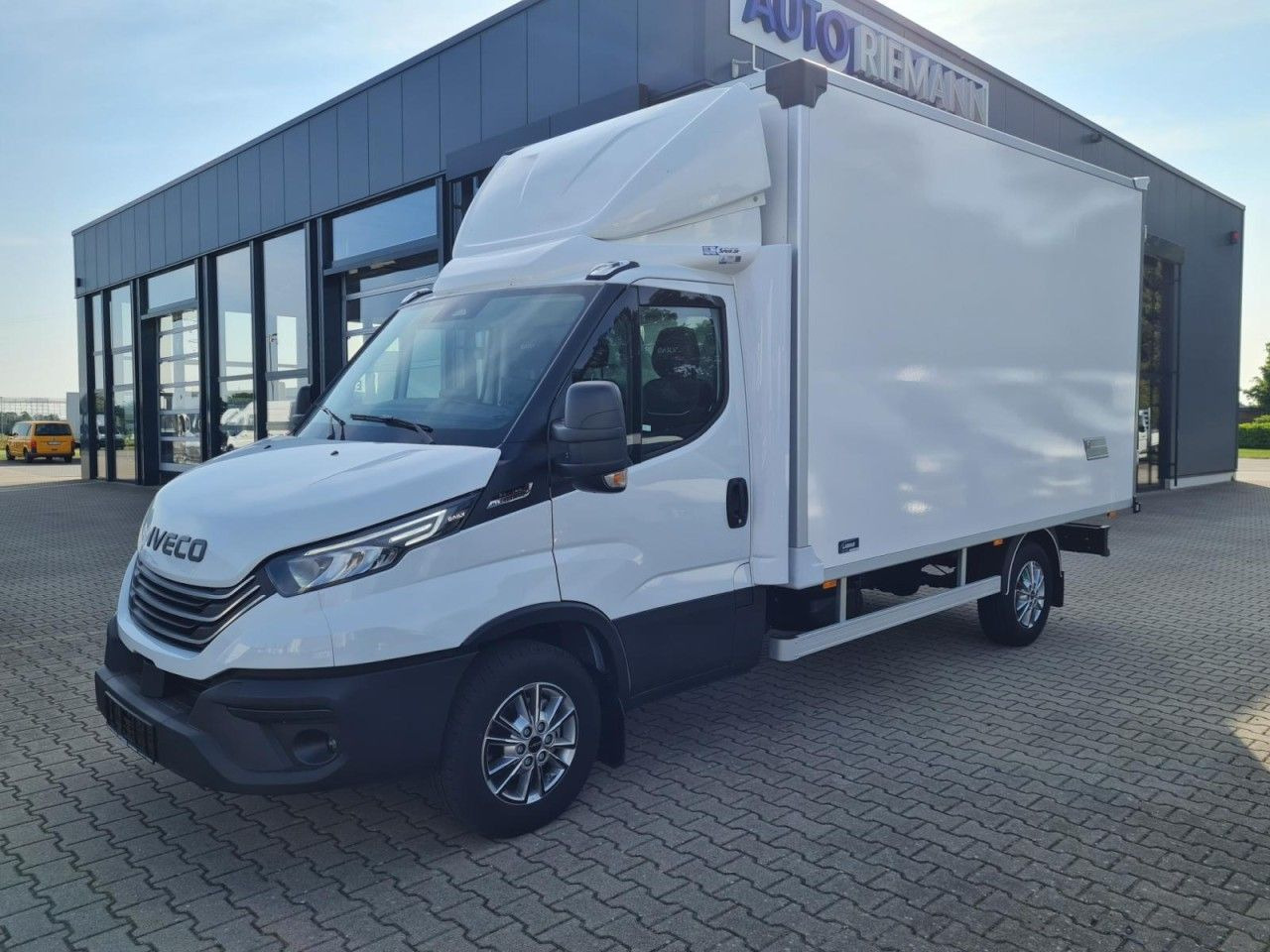 Iveco 35S 18 3.0 Koffer Hi Matic LM KLIMA KAMERA Navig - Koffer Transporter: das Bild 3 Iveco 35S 18 3.0 Koffer Hi Matic LM KLIMA KAMERA Navig - Koffer Transporter: das Bild 3