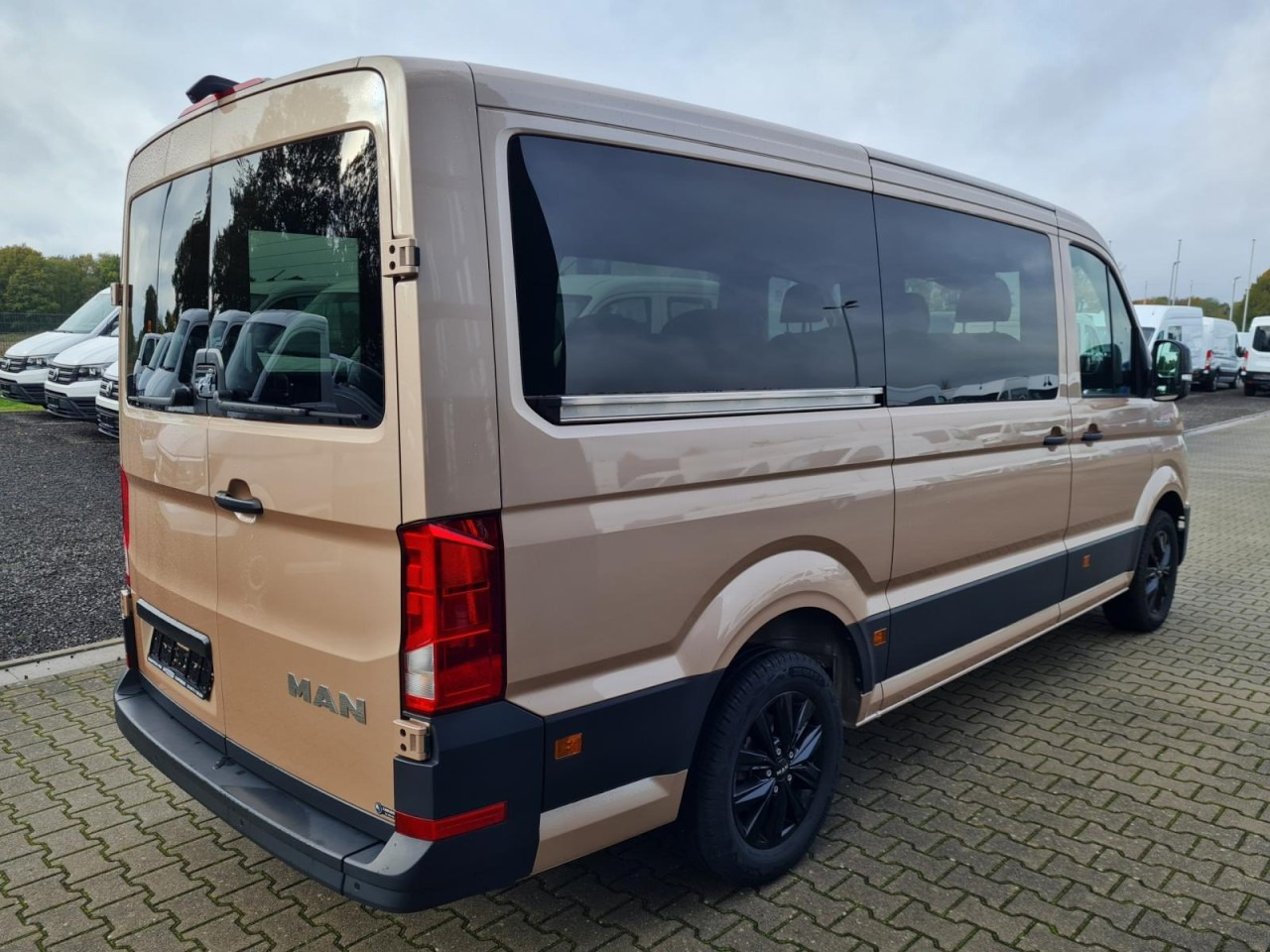 MAN Man TGE 3.180 TDi Kombi 9 Sitze ALU KAMERA LED LEDER Sonderumbau - Kleinbus, Personentransporter: das Bild 4 MAN Man TGE 3.180 TDi Kombi 9 Sitze ALU KAMERA LED LEDER Sonderumbau - Kleinbus, Personentransporter: das Bild 4