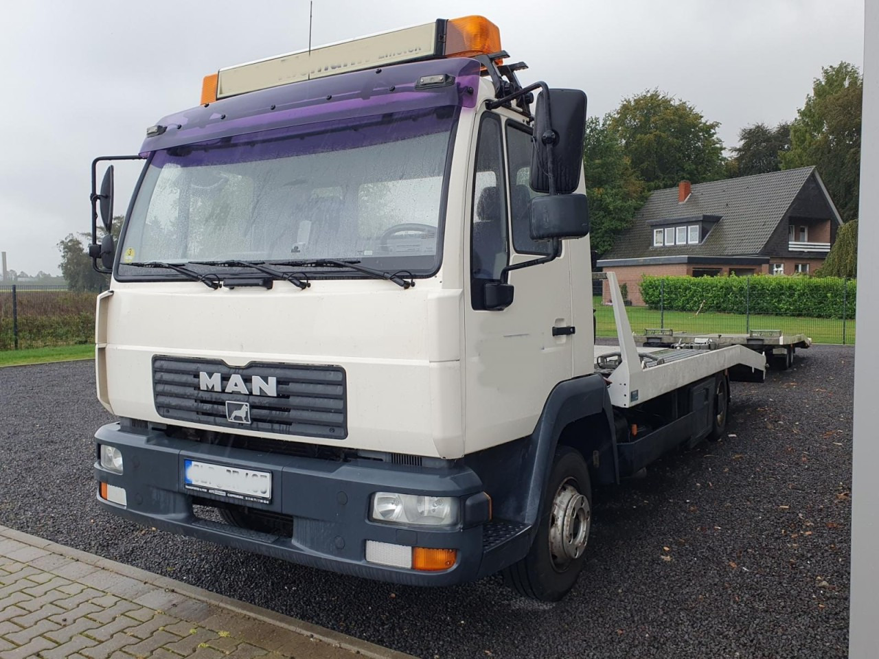 Man LE 8.180 Autotransporter NL: 2940 kg - Autotransporter LKW: das Bild 2 Man LE 8.180 Autotransporter NL: 2940 kg - Autotransporter LKW: das Bild 2