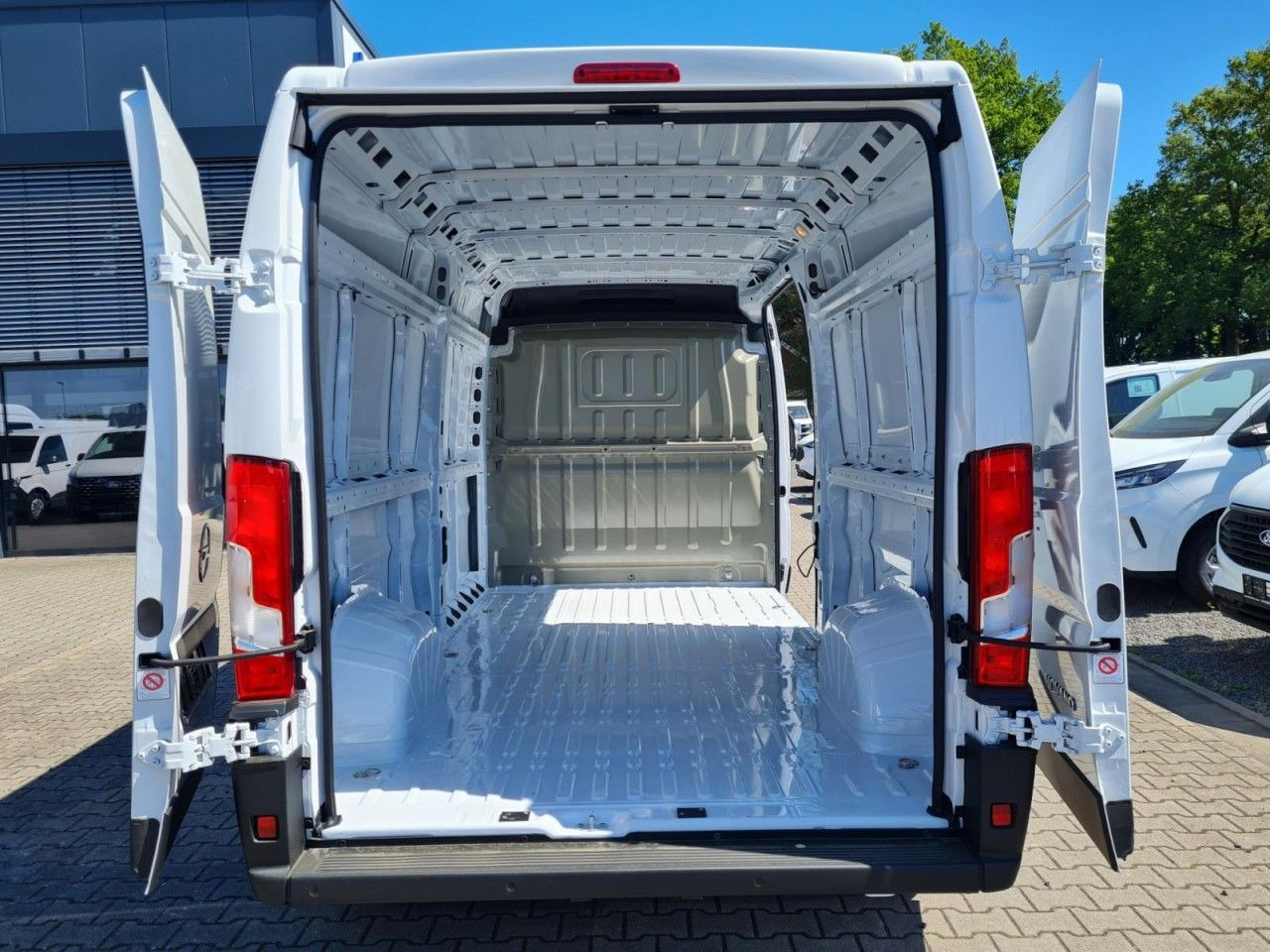 Opel Movano 35 Cargo Kasten L3H2 KLIMA KOMFORT PDC TE - Kastenwagen: das Bild 5 Opel Movano 35 Cargo Kasten L3H2 KLIMA KOMFORT PDC TE - Kastenwagen: das Bild 5