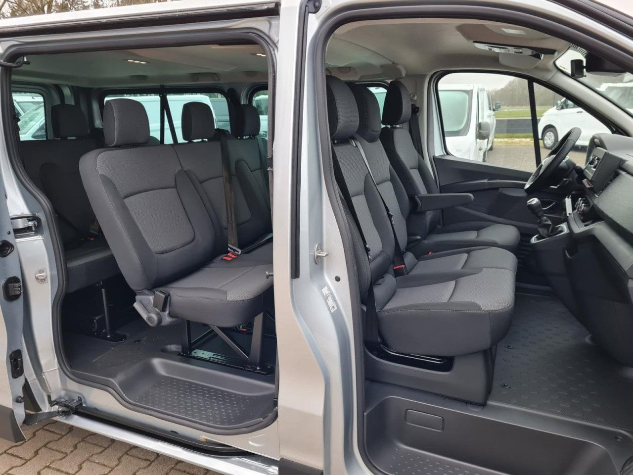 Renault Trafic Kombi 9-Sitze L2 Grand Equilibre KLIMA TE - PKW: das Bild 4 Renault Trafic Kombi 9-Sitze L2 Grand Equilibre KLIMA TE - PKW: das Bild 4