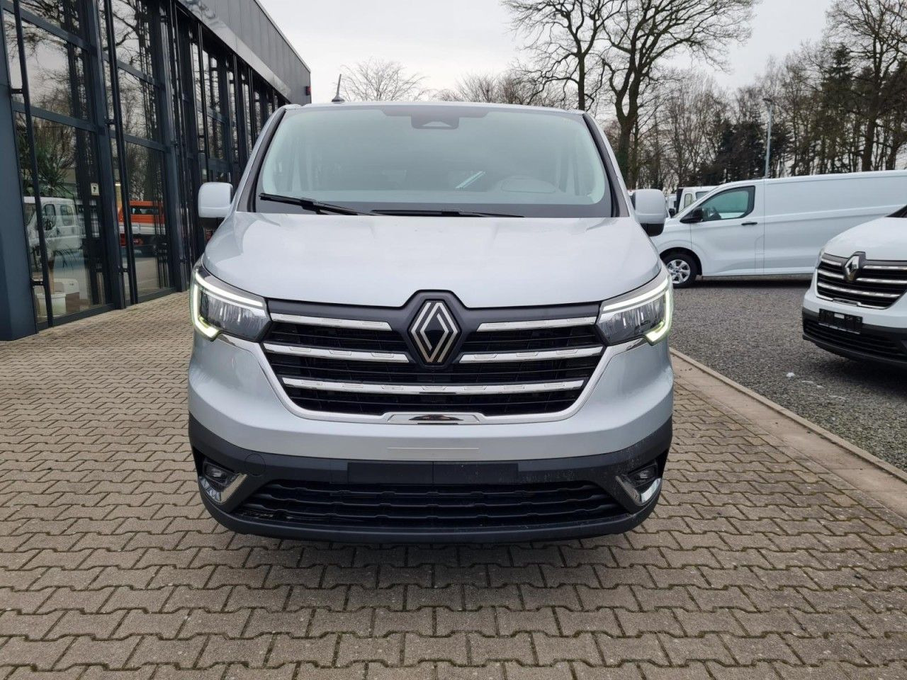 Renault Trafic Kombi 9-Sitze L2 Grand Equilibre KLIMA TE - PKW: das Bild 2 Renault Trafic Kombi 9-Sitze L2 Grand Equilibre KLIMA TE - PKW: das Bild 2