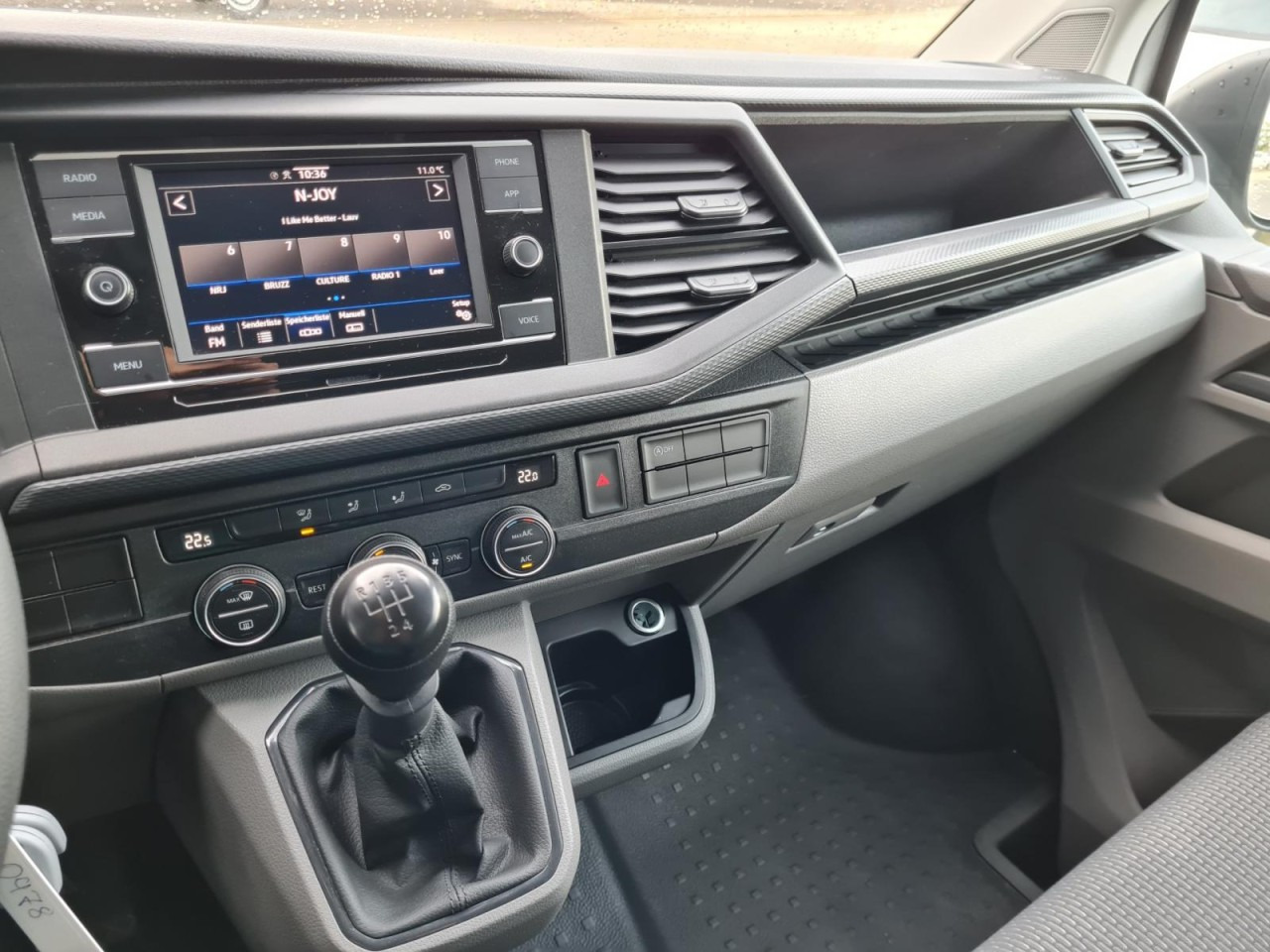 Kleinbus, Personentransporter VW Volkswagen T6.1 Caravelle TDI lang 9 Sitzer 2 Schiebetüren Trendl.: das Bild 12 Kleinbus, Personentransporter VW Volkswagen T6.1 Caravelle TDI lang 9 Sitzer 2 Schiebetüren Trendl.: das Bild 12