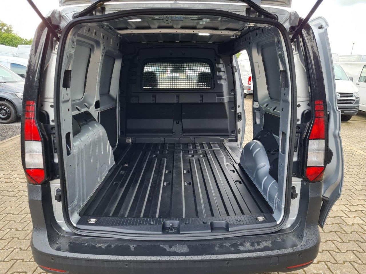 Volkswagen Caddy Cargo Maxi 2.0 TDI NAVI PDC KLIMA Alufelge – Leasing Volkswagen Caddy Cargo Maxi 2.0 TDI NAVI PDC KLIMA Alufelge: das Bild 6