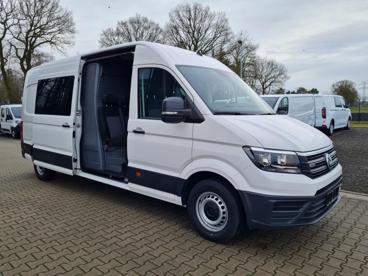 Volkswagen Crafter 35 Kasten 4MOTION L4H3 Plus Doka 7-Sitze - Kastenwagen, Transporter mit Doppelkabine: das Bild 3 Volkswagen Crafter 35 Kasten 4MOTION L4H3 Plus Doka 7-Sitze - Kastenwagen, Transporter mit Doppelkabine: das Bild 3