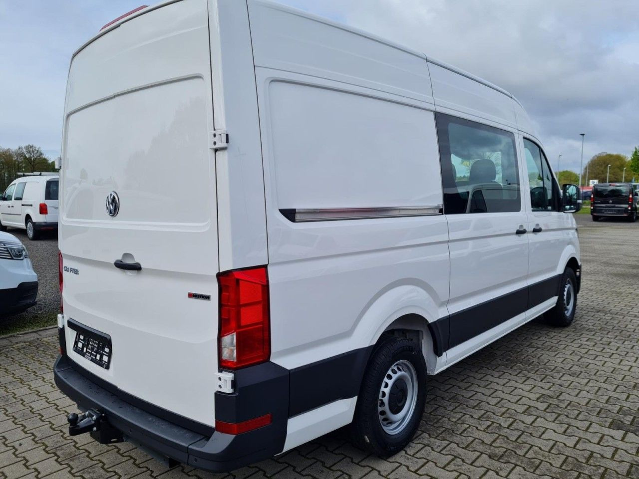 Volkswagen Crafter 35 Kasten PLUS MIXTO DOKA 4motion L3H3 - Kastenwagen, Transporter mit Doppelkabine: das Bild 4 Volkswagen Crafter 35 Kasten PLUS MIXTO DOKA 4motion L3H3 - Kastenwagen, Transporter mit Doppelkabine: das Bild 4