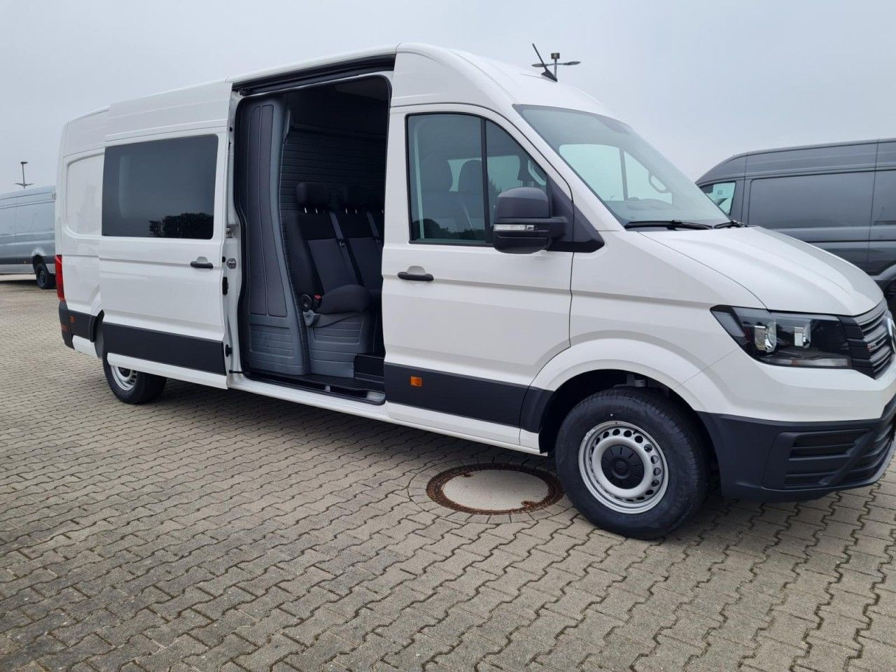 Volkswagen Crafter 35 Kasten Plus 4MOTION Doka Mixto L4H3 - Kastenwagen, Transporter mit Doppelkabine: das Bild 4 Volkswagen Crafter 35 Kasten Plus 4MOTION Doka Mixto L4H3 - Kastenwagen, Transporter mit Doppelkabine: das Bild 4