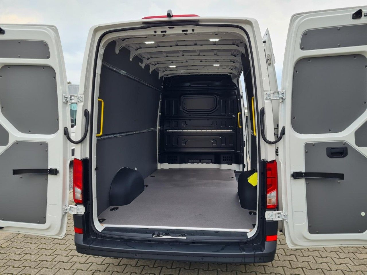 Volkswagen Crafter 35 Kasten TDI L3H3 LED TEMPOMAT AUTOMATI - Kastenwagen: das Bild 5 Volkswagen Crafter 35 Kasten TDI L3H3 LED TEMPOMAT AUTOMATI - Kastenwagen: das Bild 5