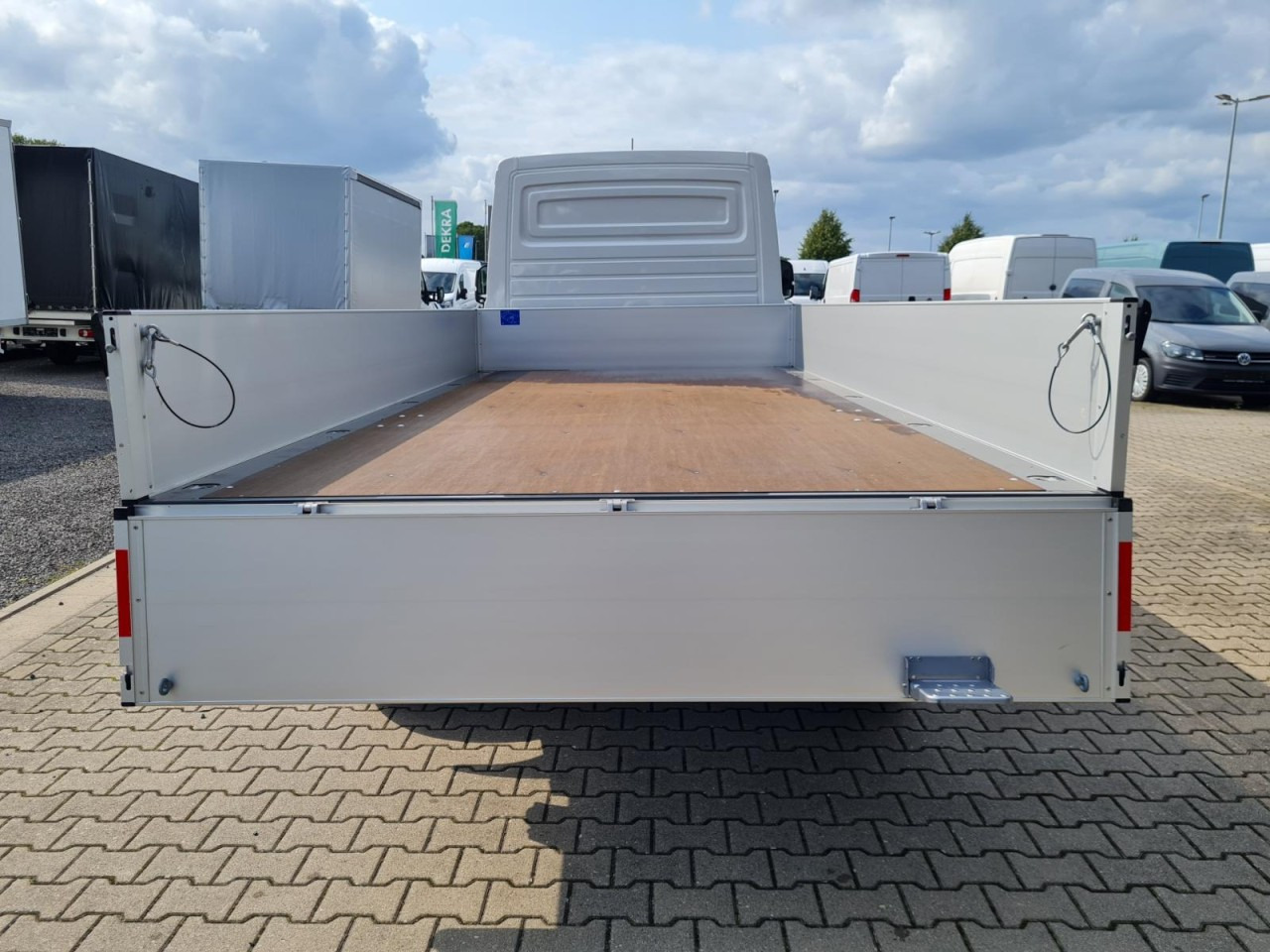 Volkswagen Crafter 35 Pritsche L4 lang KLIMA NAVI/APP TEMPOMAT - Pritsche Transporter: das Bild 5 Volkswagen Crafter 35 Pritsche L4 lang KLIMA NAVI/APP TEMPOMAT - Pritsche Transporter: das Bild 5