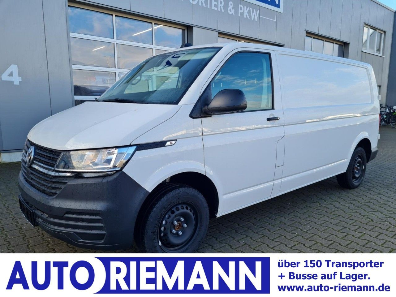 Volkswagen T6.1 Kasten lang DSG KLIMA KOMFORT ACC TEMPO PDC - Kleintransporter: das Bild 1 Volkswagen T6.1 Kasten lang DSG KLIMA KOMFORT ACC TEMPO PDC - Kleintransporter: das Bild 1