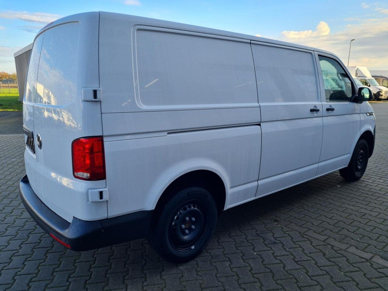 Volkswagen T6.1 Kasten lang DSG KLIMA KOMFORT ACC TEMPO PDC - Kleintransporter: das Bild 4 Volkswagen T6.1 Kasten lang DSG KLIMA KOMFORT ACC TEMPO PDC - Kleintransporter: das Bild 4