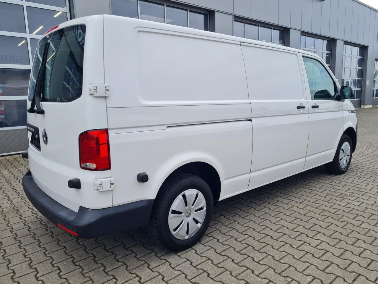 Volkswagen T6.1 Kasten lang Flügeltüren KLIMA KOMFORT PDC - Kleintransporter: das Bild 4 Volkswagen T6.1 Kasten lang Flügeltüren KLIMA KOMFORT PDC - Kleintransporter: das Bild 4