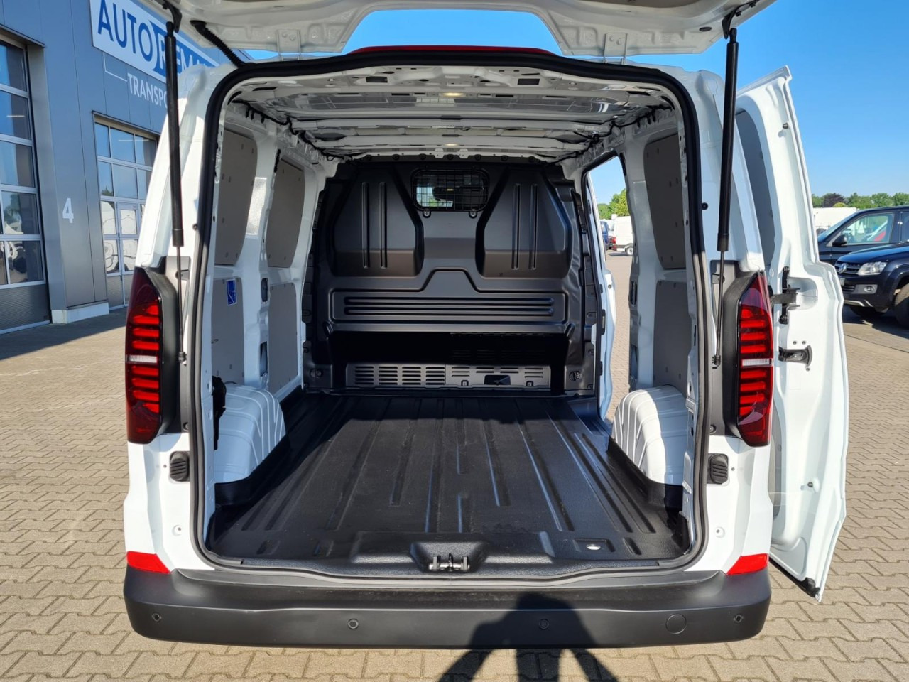 Volkswagen T7 Transporter Kasten Tdi KR Heckklappe PDC KLIMA - Kleintransporter: das Bild 5 Volkswagen T7 Transporter Kasten Tdi KR Heckklappe PDC KLIMA - Kleintransporter: das Bild 5