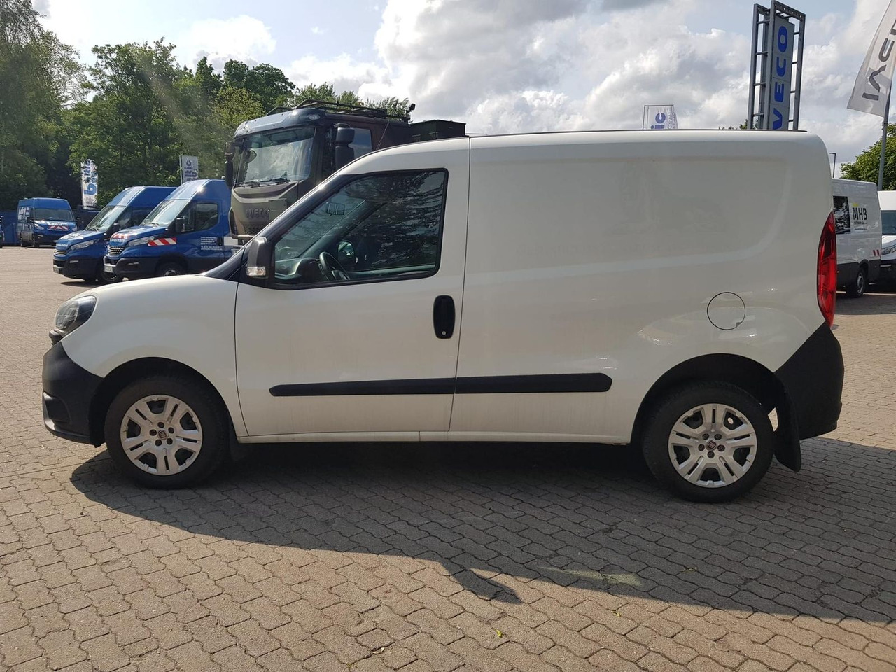 Fiat Doblo Kastenwagen SX 1.3 Klima, Radio mit Nav... - Personentransporter: das Bild 2 Fiat Doblo Kastenwagen SX 1.3 Klima, Radio mit Nav... - Personentransporter: das Bild 2