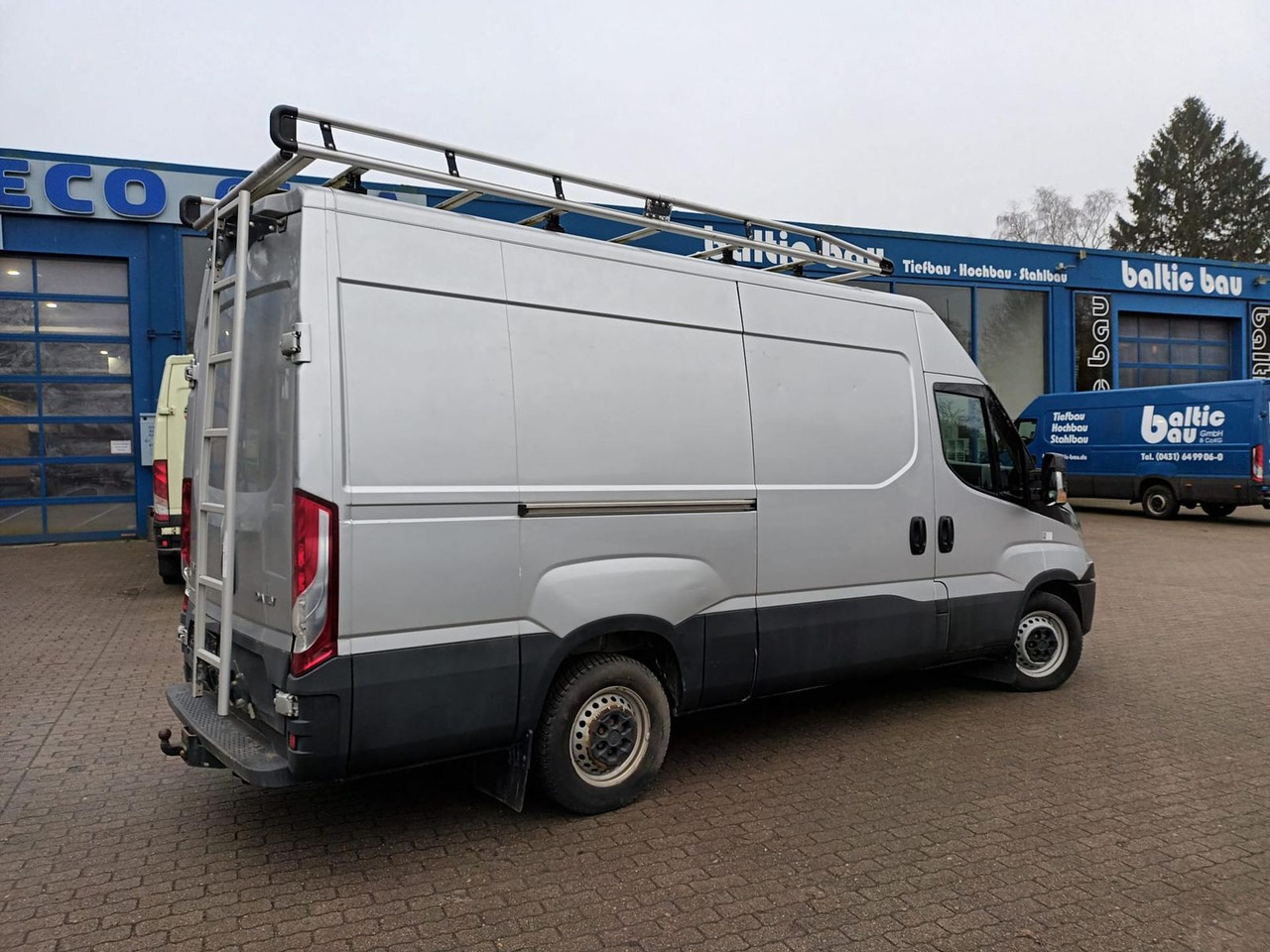 Iveco Daily 35S12V 3520L AHK Dachträger 85 kW (116 ... - Kastenwagen: das Bild 3 Iveco Daily 35S12V 3520L AHK Dachträger 85 kW (116 ... - Kastenwagen: das Bild 3